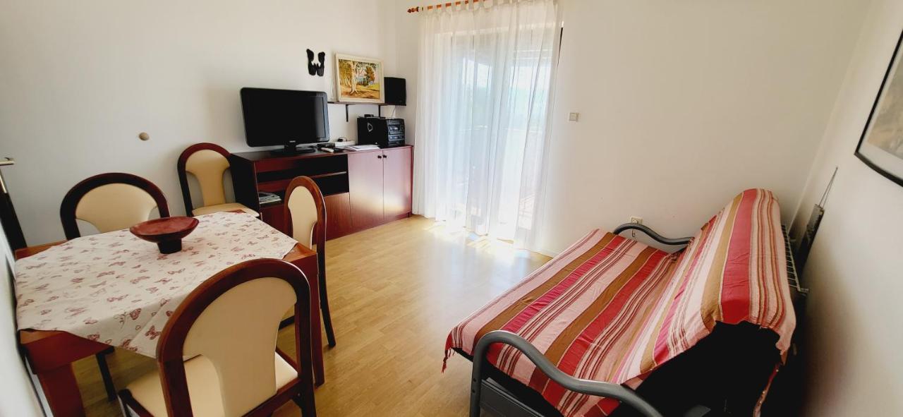 Apartments Italo By El-Pi Tours Njivice Exterior foto